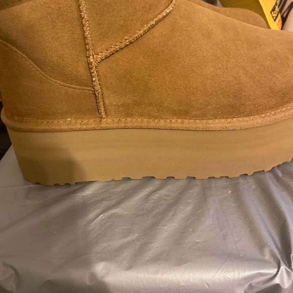 Ugg Classic ulta Mini Platform Chesnut Sz 9 - Picture 1 of 7